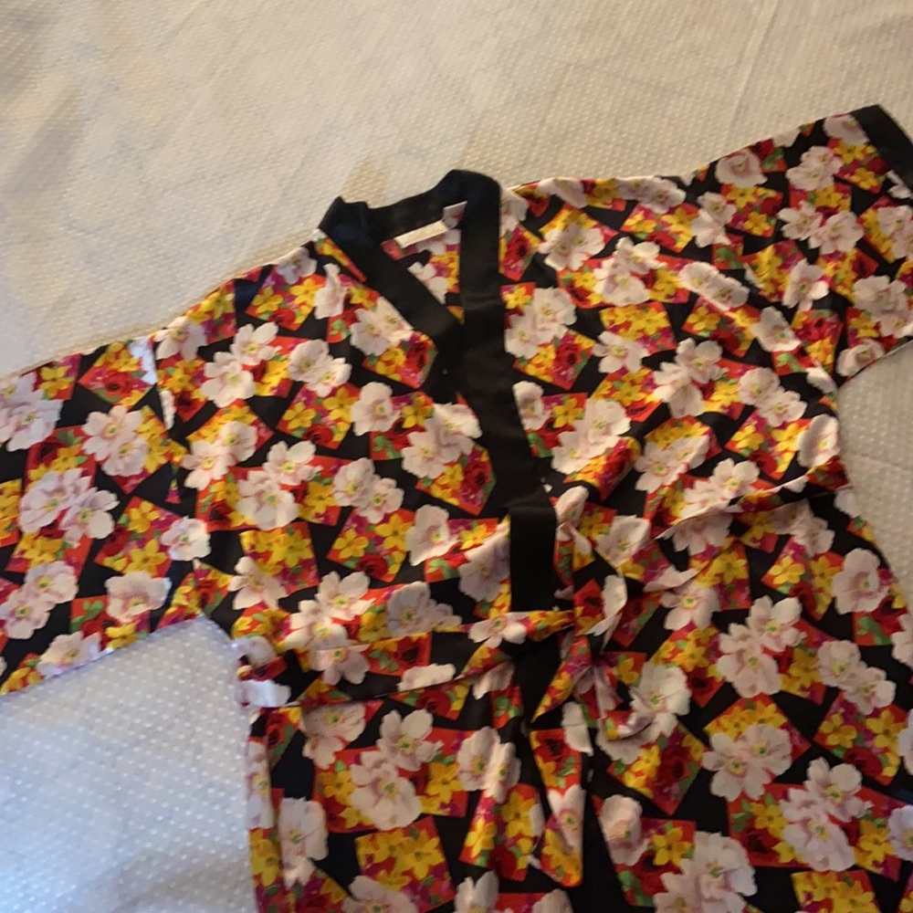 Kimono Style Silky Robe - Picture 4 of 7